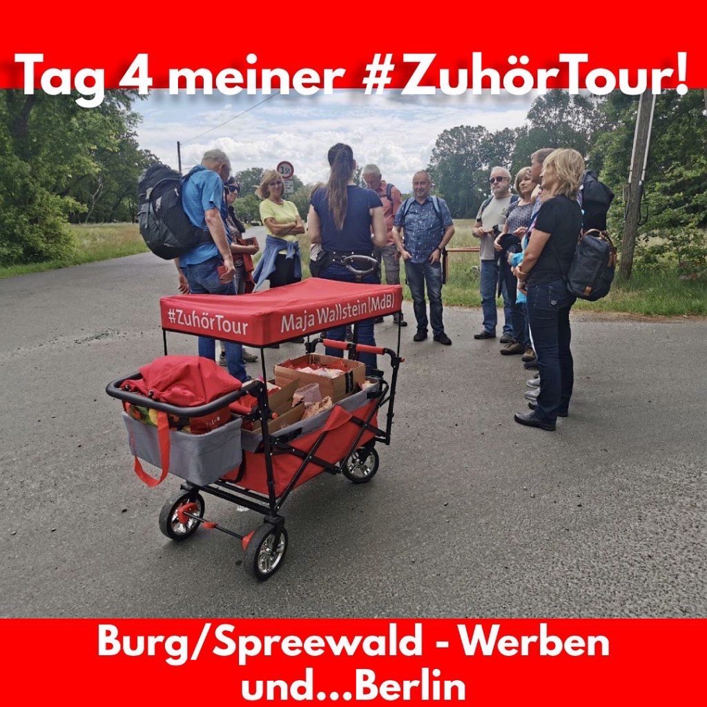 Titelbild: Frau Wallstein mit ihrem Bollerwagen, umringt von Passanten. Überschrift: Tag 4 meiner Zuhörtour! Unterschrift: Burg/Spreewald - Werben und…Berlin.