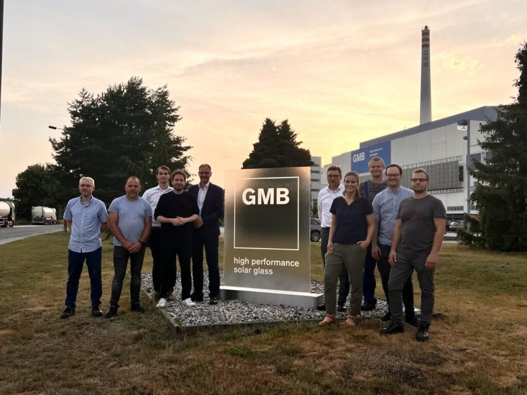 Maja Wallstein besucht gemeinsam mit Kevin Kühnert die Glasmanufaktur Brandenburg GmbH - GMB in Tschernitz (Archiv-Foto Juni 2022)